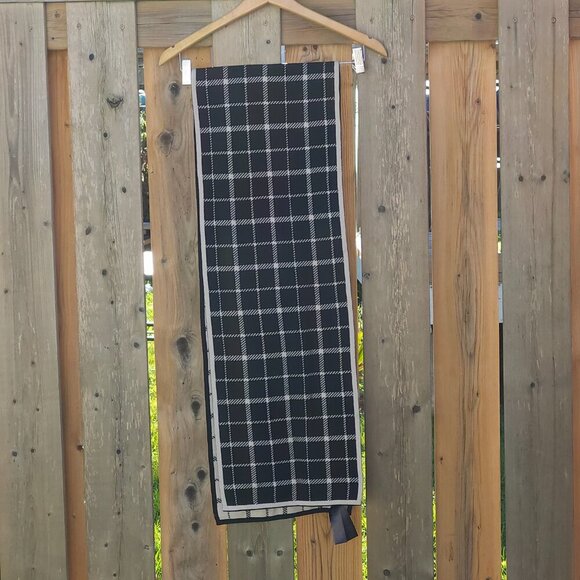 BEAUTIFUL COACH New York Wrap Scarf Double Sided Black and Beige Cold Weather - Picture 8 of 9